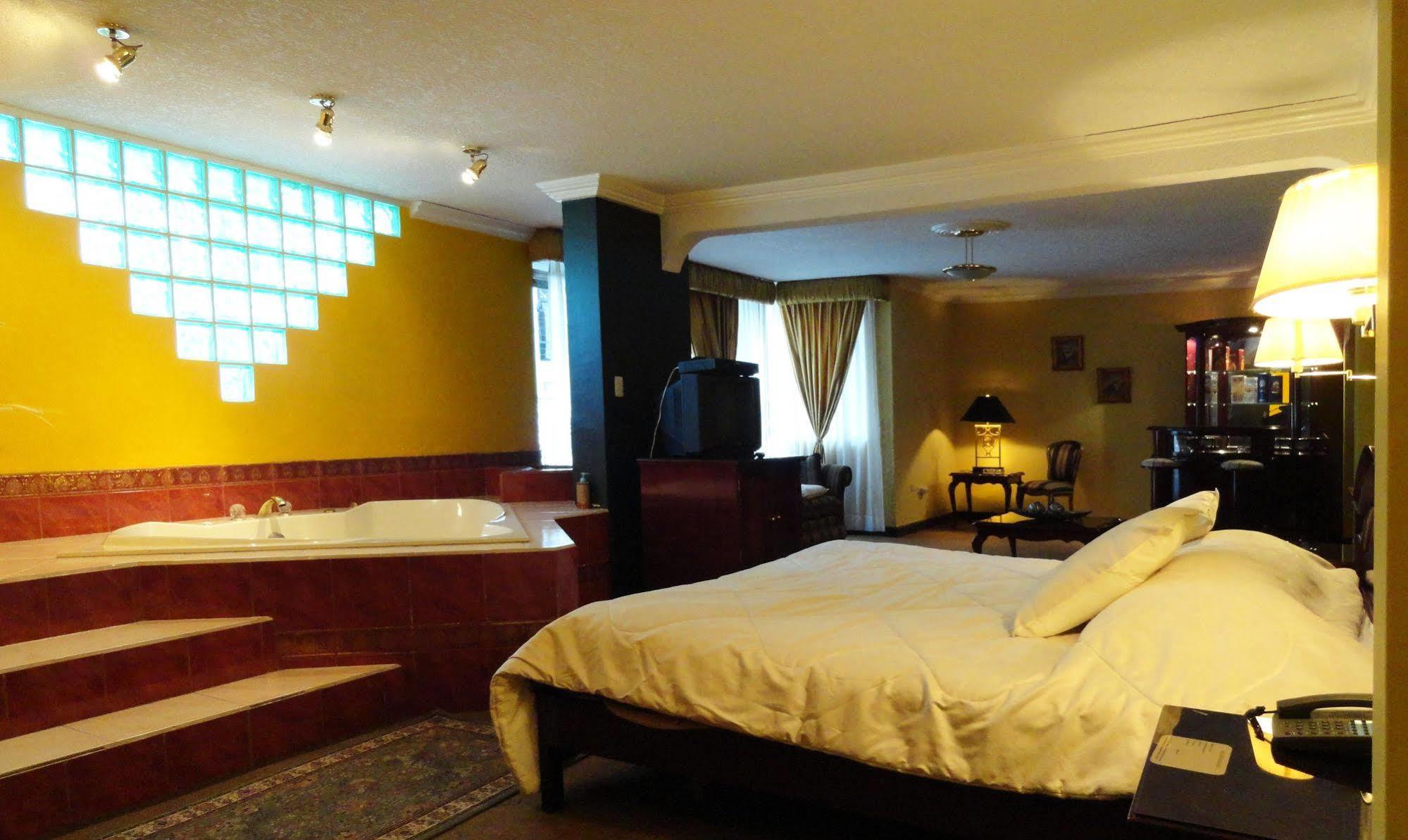 Hotel Suites Gonzalez Suarez Quito Zewnętrze zdjęcie